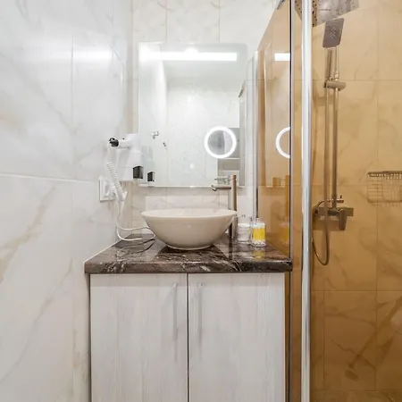 Luxury Flat Near Opera 2 Apartment Lviv Exterior photo