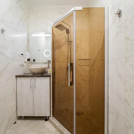 Luxury Flat Near Opera 2 Apartment Lviv Exterior photo
