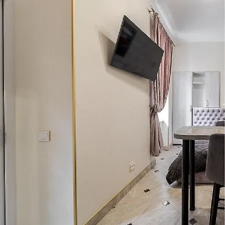 Luxury Flat Near Opera 2 Apartment Lviv Exterior photo