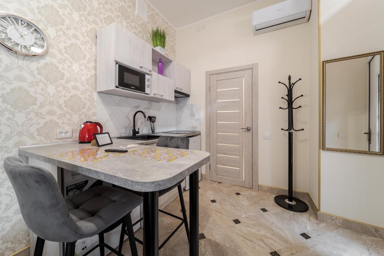 Luxury Flat Near Opera 2 Apartment Lviv